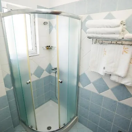 Otel Visad